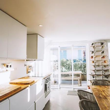 Hostel Koala Surf House, En Bord D'ocean, Planches De Surf Et Skates A Disposition *